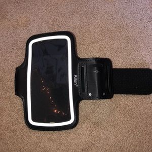 Arm band for phone